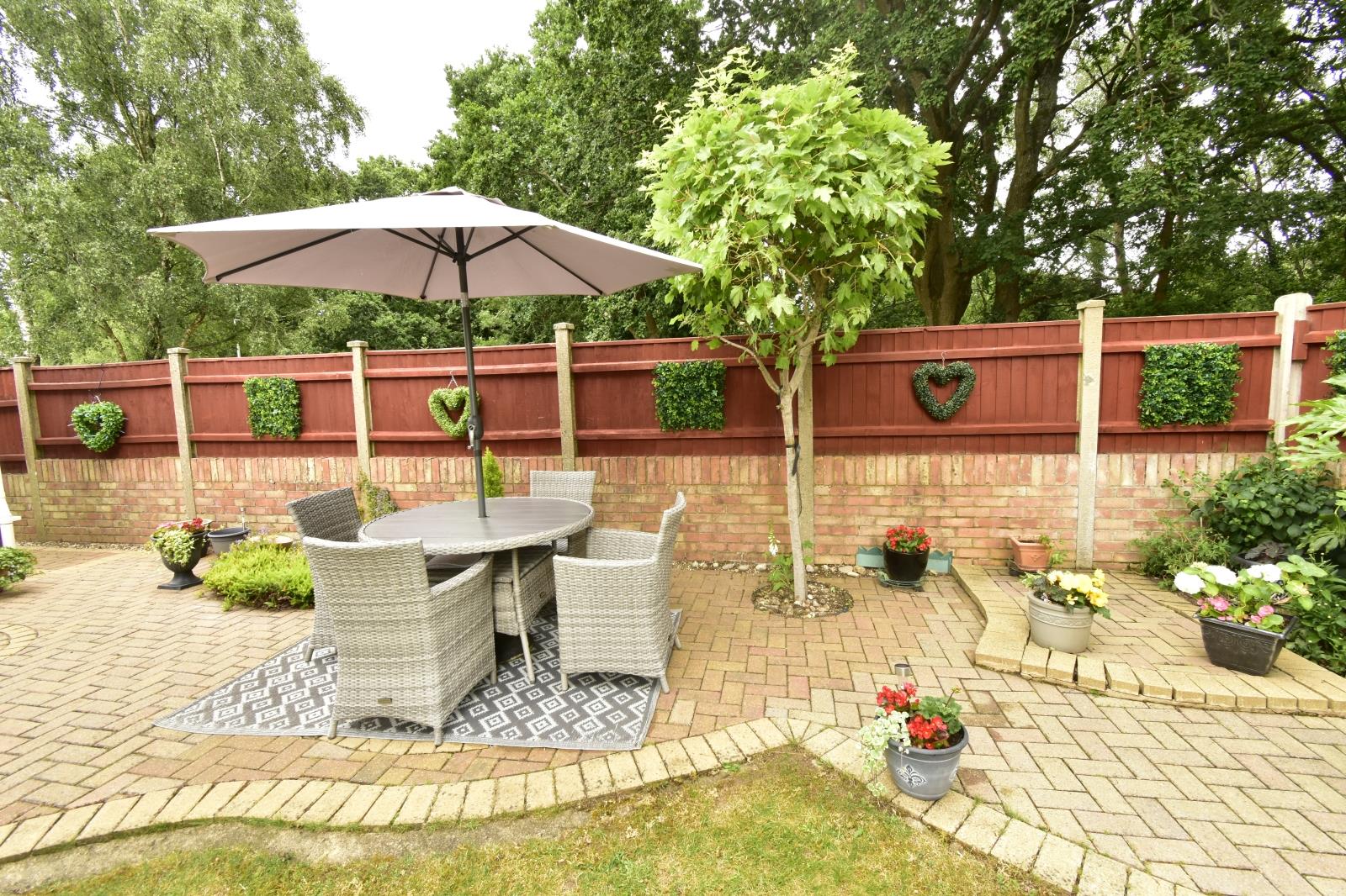 A PATIO AREA.JPG